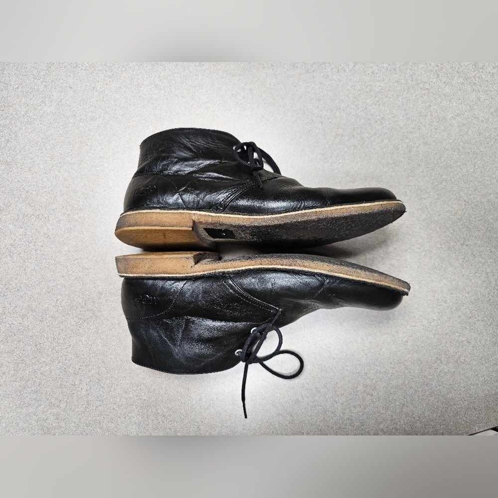 UGG Leighton 3275 Mens Size 11.5 Chukka Boots Black Leather Crepe Sole Ankle - Picture 3 of 12